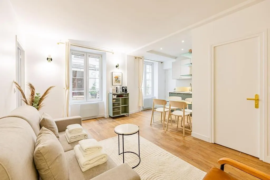 Lovely Flat-4 Pers-Sacre Coeur-Montmartre Paris Apartment